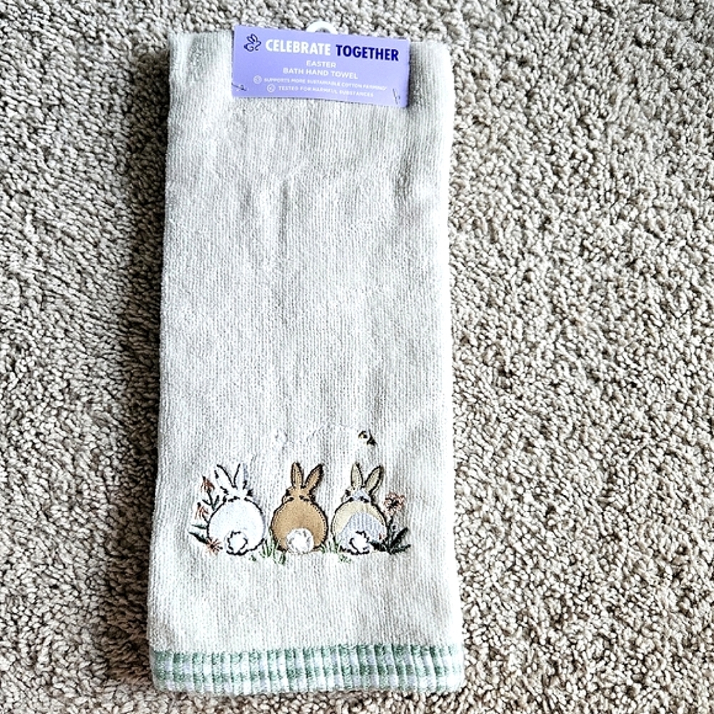 NWT Gray & Green Decorative Easter Hand Towel – Bunnies, Rabbits Spring Flowers